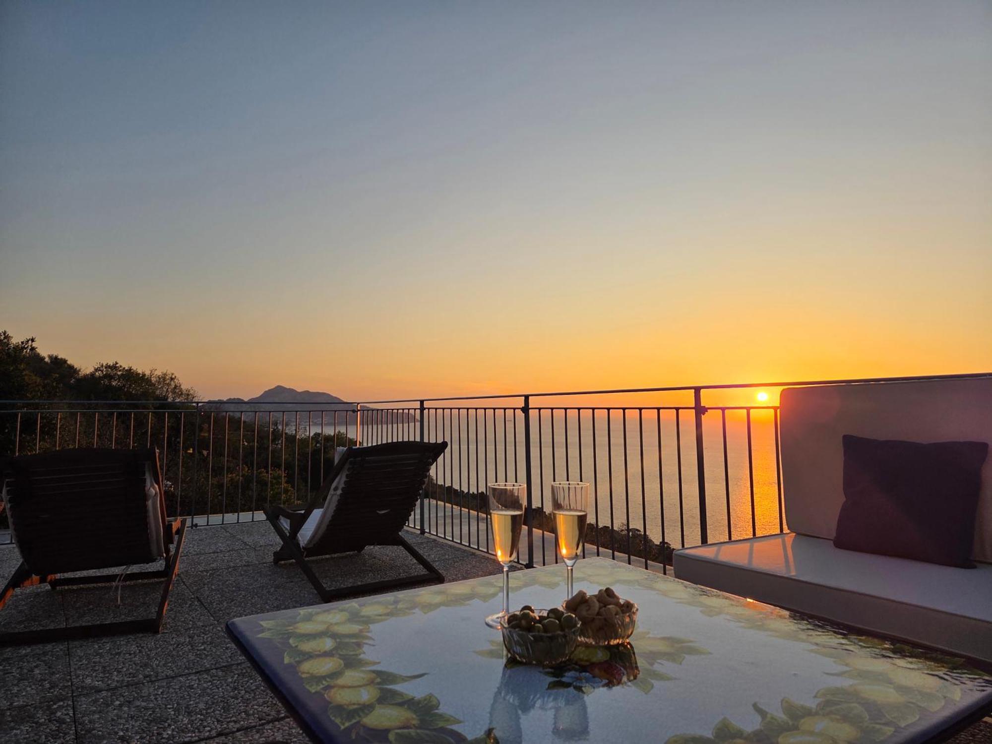 Sun & Relax, Relaxing Location With Seaview Villa Massa Lubrense Eksteriør billede
